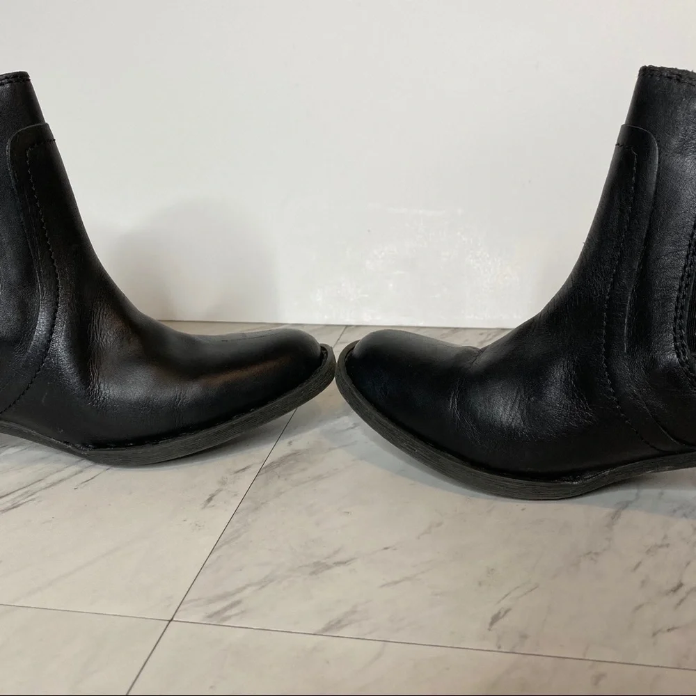 Born Mohan Black Leather Bootie 6 1/2